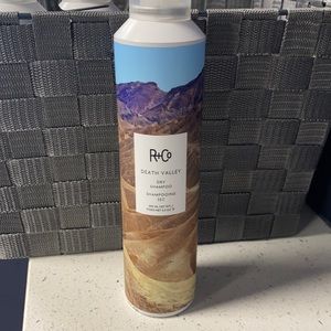 R&Co Death Valley Dry shampoo
